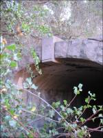 Top of tunnel built of Ventura County Sandstone (photograph by Labe Kopelov of Kopelov Cut Stone, Inc., NM)